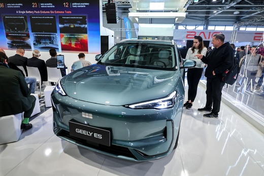 Geely: Κέρδη ρεκόρ $2,4 δισ. το 2025 – Πλησιάζει σε πωλήσεις την BYD