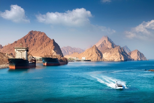 WSJ: Αμερικανική επιχείρηση με μαχητικά αεροσκάφη και ελικόπτερα για να ανοίξουν τα Στενά του Ορμούζ