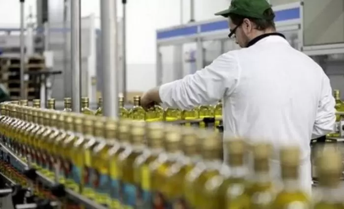 WSJ: Η Ελλάδα έγινε η «φωτεινή εξαίρεση» της μεταποίησης