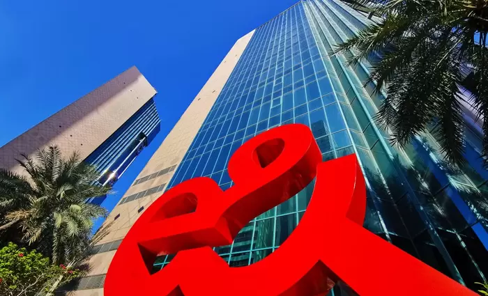 Vodafone: Η E& των ΗΑΕ πωλεί το ποσοστό της στην οικογένεια του Ξαβιέ Νιέλ έναντι 5,95 δισ. δολαρίων