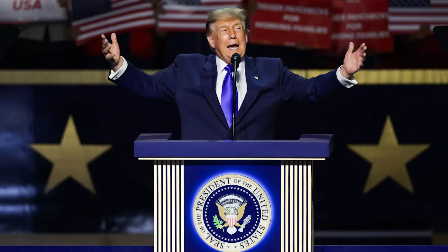 «Trump dividend»: Ο Τραμπ τάζει $5.000 στους Αμερικανούς αν κερδίσει στις κρίσιμες εκλογές του Νοεμβρίου