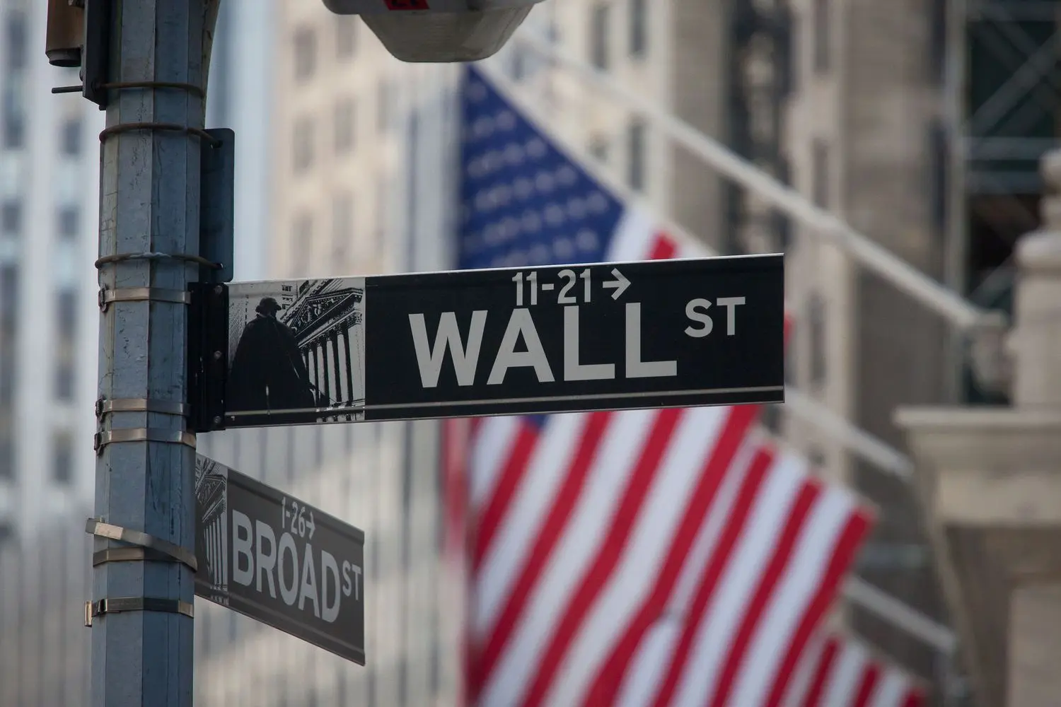 Wall Street: Στάση αναμονής με το βλέμμα στο Ιράν και στα στοιχεία για τον πληθωρισμό