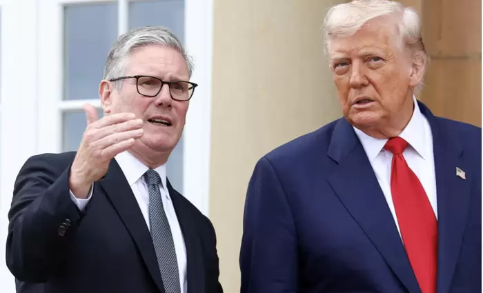 Ιράν: Στάρμερ και Τραμπ συζήτησαν για τη ναυσιπλοΐα στα Στενά του Ορμούζ