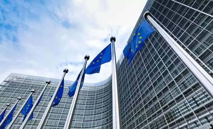 Politico: Απογοητευτικές οι προσπάθειες της Ε.Ε. για τη μείωση της γραφειοκρατίας