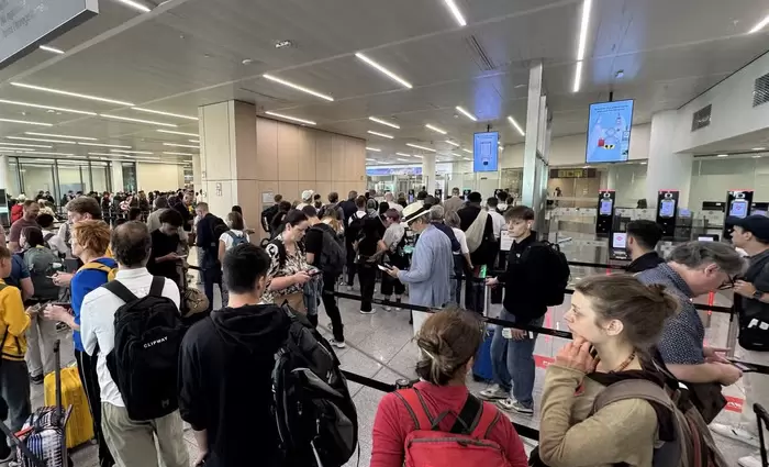 ΕΕ: Οι συνοριακοί έλεγχοι διπλασιάζουν τις ουρές στα μεγάλα αεροδρόμια