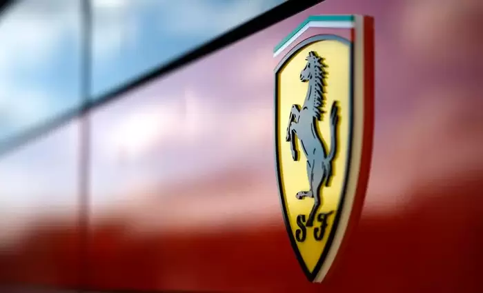 Ferrari: Ανακάμπτει η τιμή της μετοχής – Αναιμική η πορεία της σε σχέση με το 2025 – Οι προοπτικές το 2027