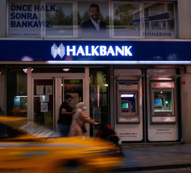 Η Halkbank κερδίζει τη μάχη στις ΗΠΑ και ανεβαίνει στα χρηματιστήρια