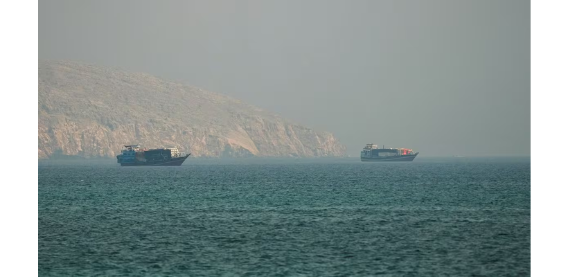 Το Ιράν χτύπησε πλοίο με κυπριακή σημαία και έκλεισε τα Στενά του Ορμούζ – Κύμα αεροπορικών βομβαρδισμών από τις ΗΠΑ