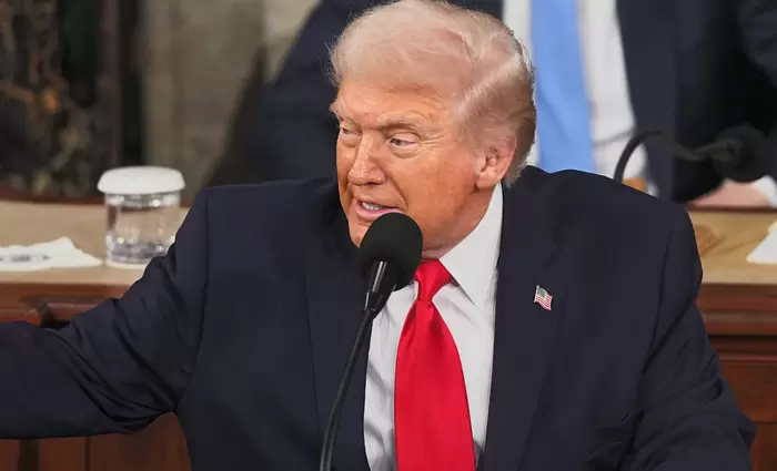 Τραμπ: Οι ΗΠΑ κερδίζουν πολλά χρήματα όταν ανεβαίνουν οι τιμές του πετρελαίου