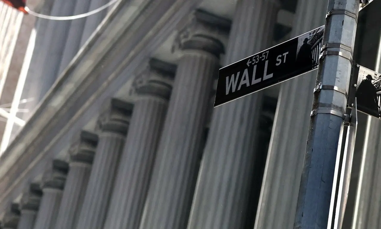 Στο «κόκκινο» η Wall Street λόγω του ενεργειακού σοκ στον Περσικό Κόλπο