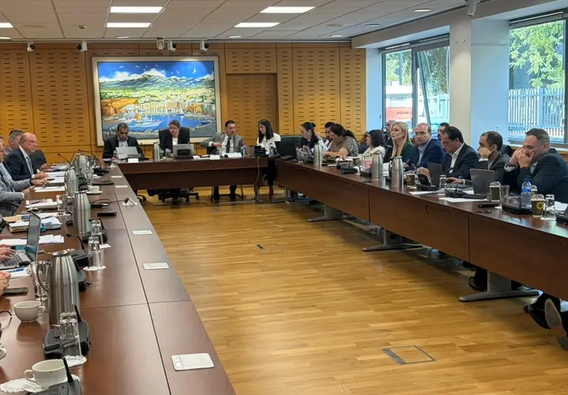 Ανάπτυξη 3% το 2027 προβλέπει ο Υπ. Οικονομικών - Τι είπε για ακρίβεια και δημοσιονομικούς κινδύνους