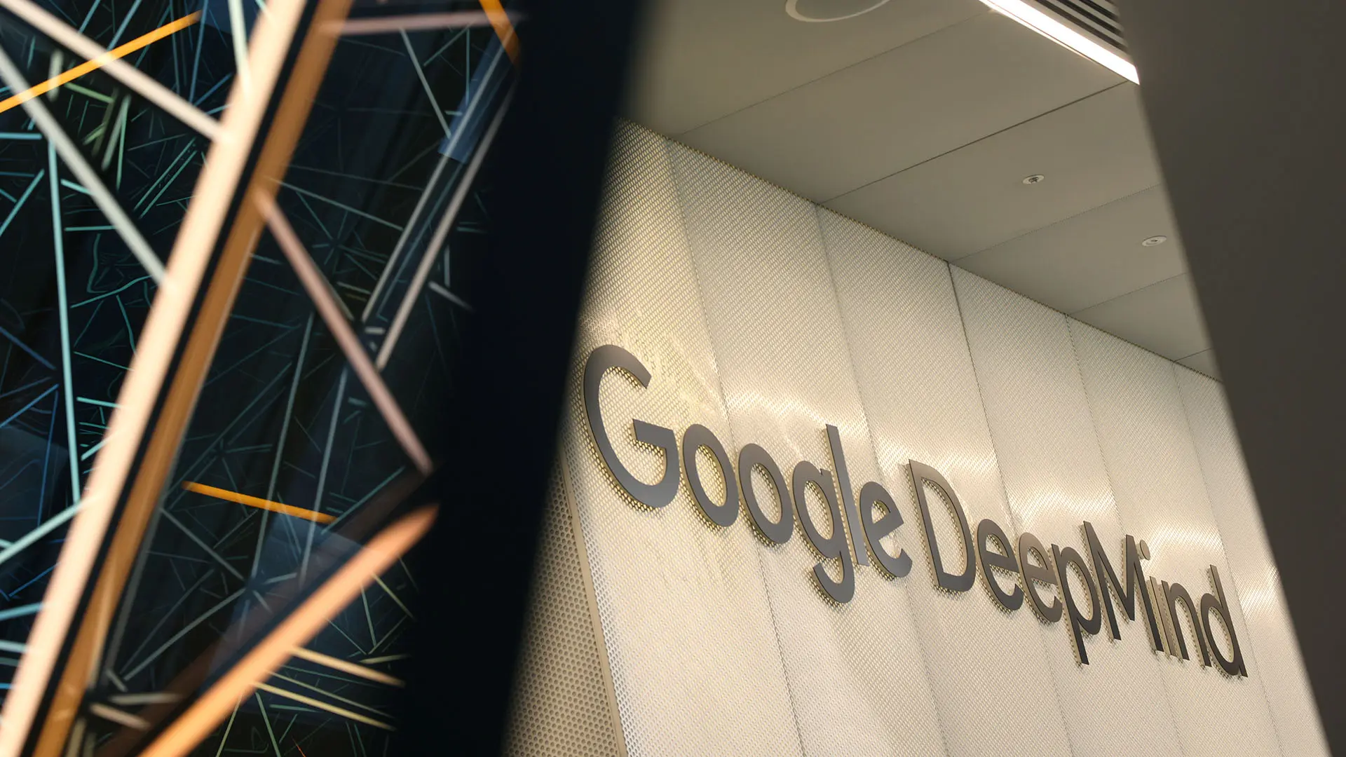 Η Google ετοιμάζει «αντεπίθεση» στη μάχη της AI