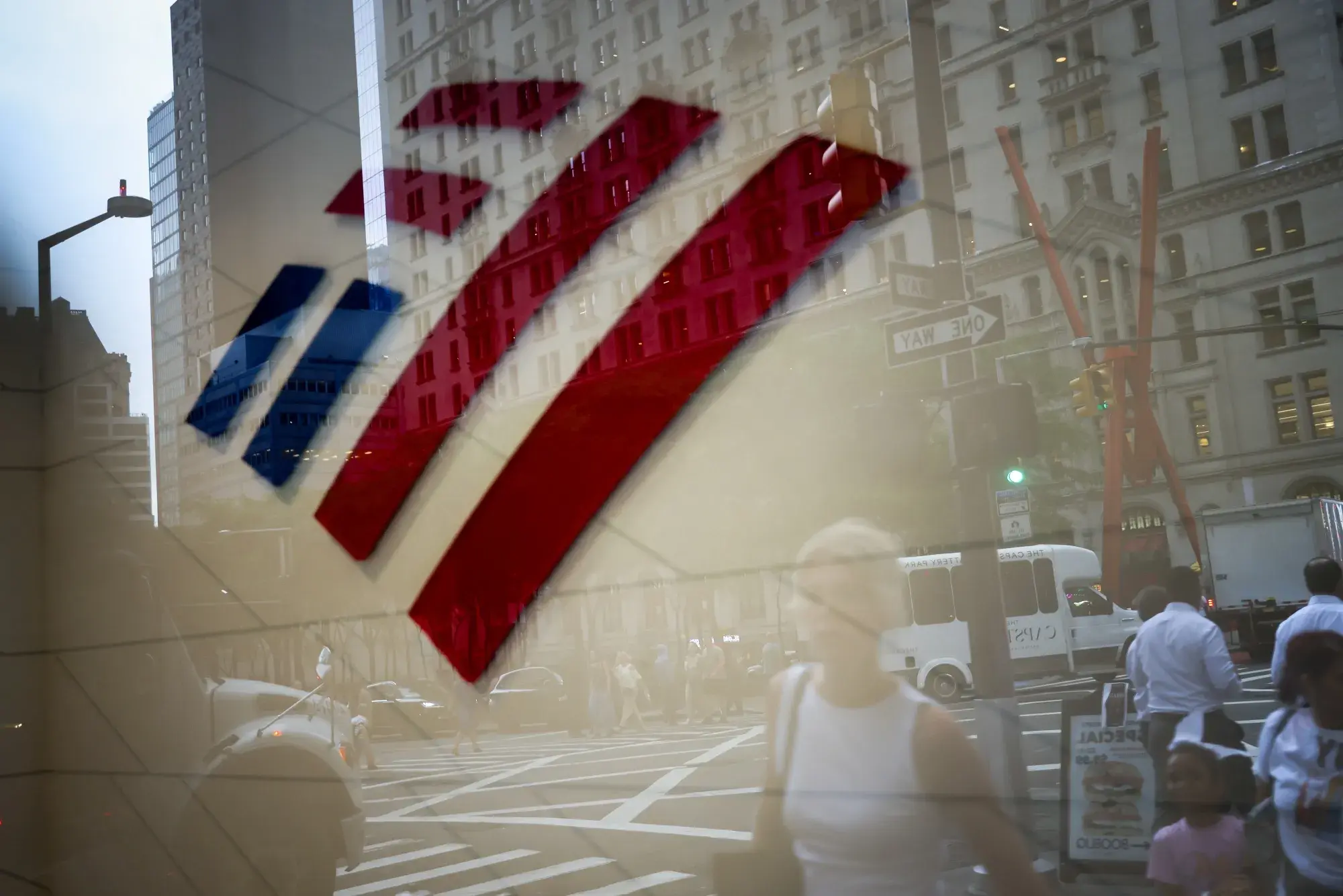 BofA: Ξεπέρασαν τις εκτιμήσεις τα κέρδη το β’ τρίμηνο – Στα 31,7 δισ. δολάρια τα έσοδα