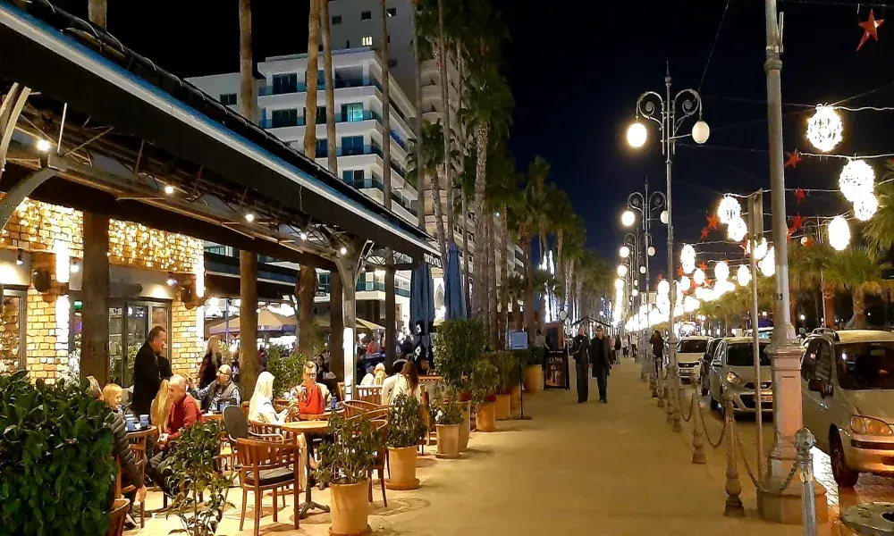 Σήμα κινδύνου από την εστίαση για τη φετινή τουριστική σεζόν
