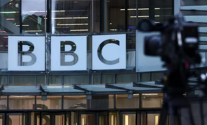 Βρετανία: Το BBC προειδοποιεί ότι το τρέχον μοντέλο χρηματοδότησής του δεν είναι βιώσιμο