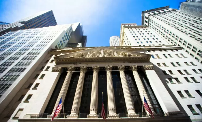 Wall Street: «Αντίδοτο» ο πληθωρισμός στην ελεύθερη πτώση της IBM και το ράλι του πετρελαίου
