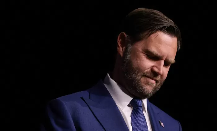 Τζέι Ντι Βανς: Πρωταρχικός στόχος στον πόλεμο οι χαμηλές τιμές των καυσίμων, μετά τα πυρηνικά του Ιράν