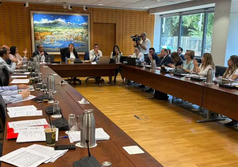 Προσλήψεις στο Δημόσιο: Η Βουλή επιδιώκει να «φρενάρει» την αύξηση της βαρύτητας της συνέντευξης