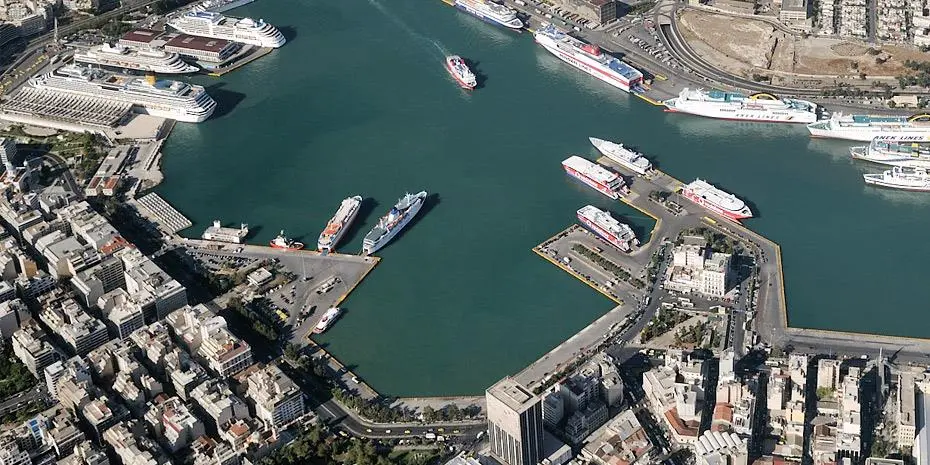 Τέταρτο προβλήτα ετοιμάζεται να χτίσει η Cosco στον Πειραιά