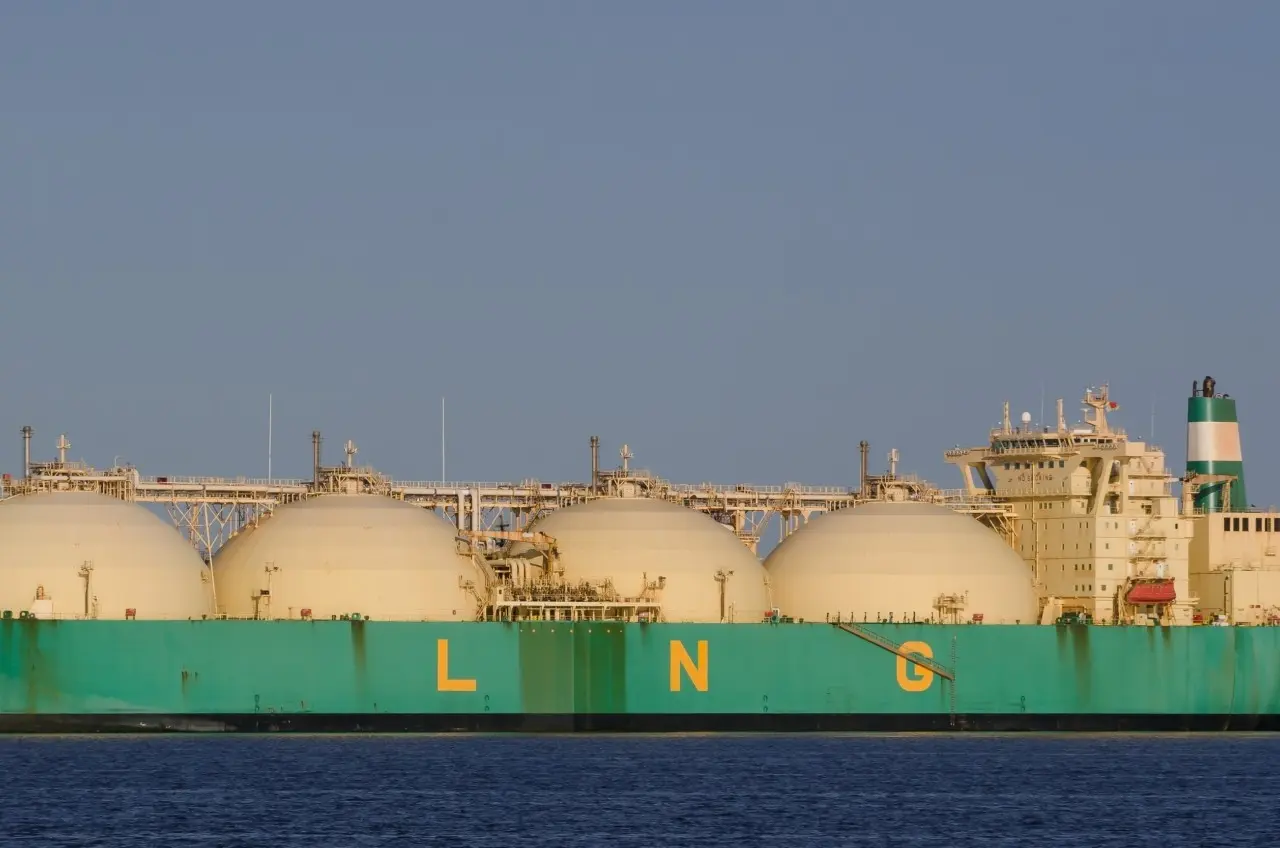 Φυσικό αέριο: Το Κατάρ αναζητά LNG στις ΗΠΑ – Η κρίση στον Κόλπο πλήττει τον ενεργειακό κολοσσό