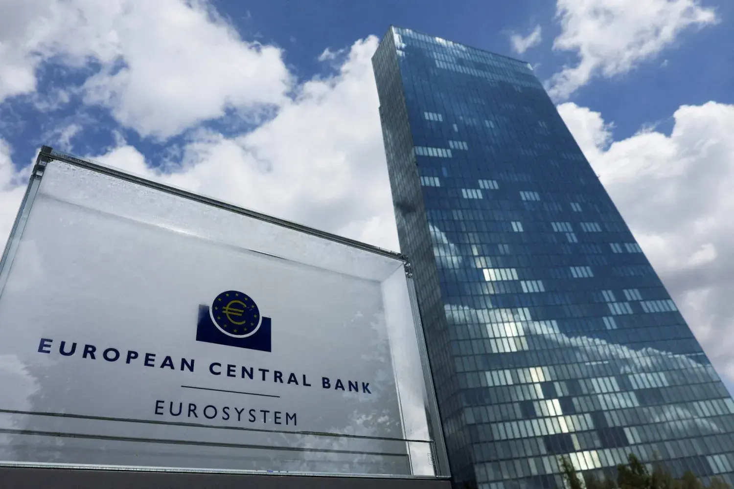 Οι εξελίξεις στον Περσικό κόλπο υποχρεώνουν σε νέους σχεδιασμούς την ΕΚΤ