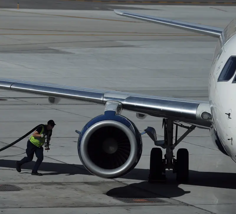 Δραματική προειδοποίηση IEA: Τελειώνουν τα αεροπορικά καύσιμα στην Ευρώπη