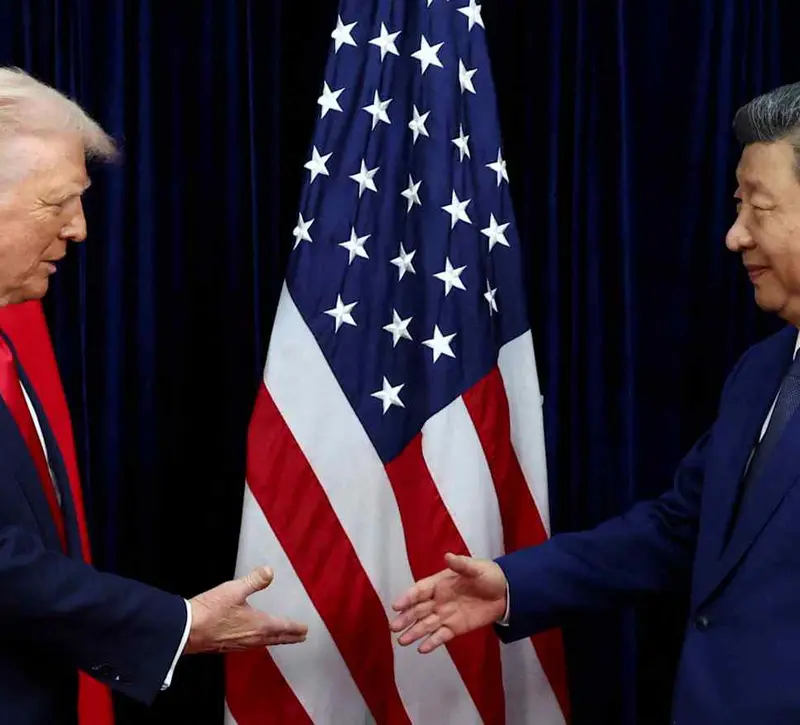 Τραμπ: Βάζει «πάγο» στο ταξίδι του στο Πεκίνο και πιέζει την Κίνα για το Ορμούζ