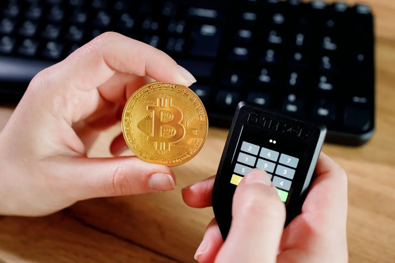 Bitcoin: Νέος γύρος πιέσεων πριν τη Fed – Τι σημαίνει το μπλόκο στη ρύθμιση των κρυπτονομισμάτων