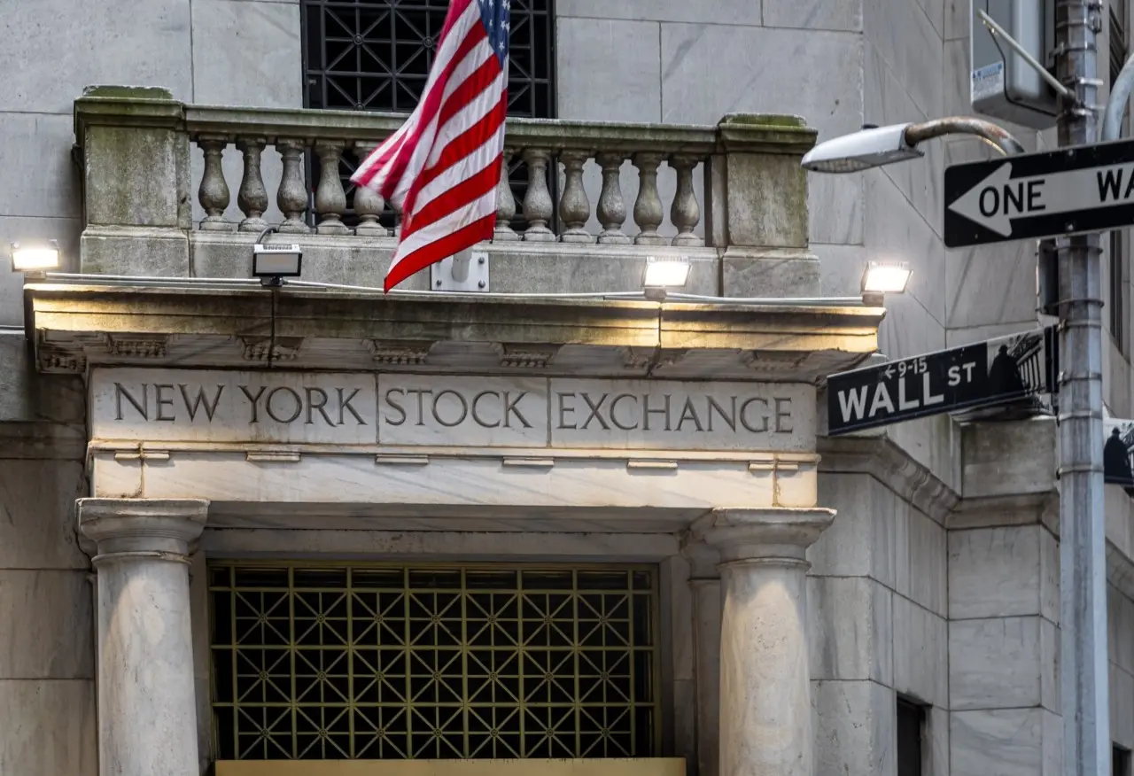 Wall Street: Σε τροχιά ανάκαμψης εν αναμονή της κρίσιμης απόφασης της Fed για τα επιτόκια
