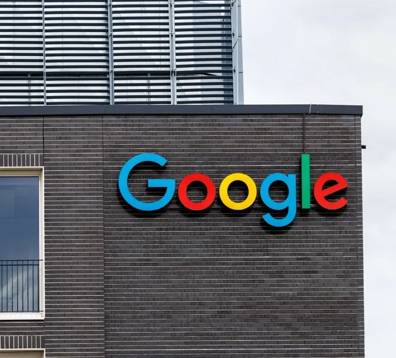 Κομισιόν: Εντείνει τις πιέσεις στη Google για ανοιχτή πρόσβαση σε Android και AI βοηθούς