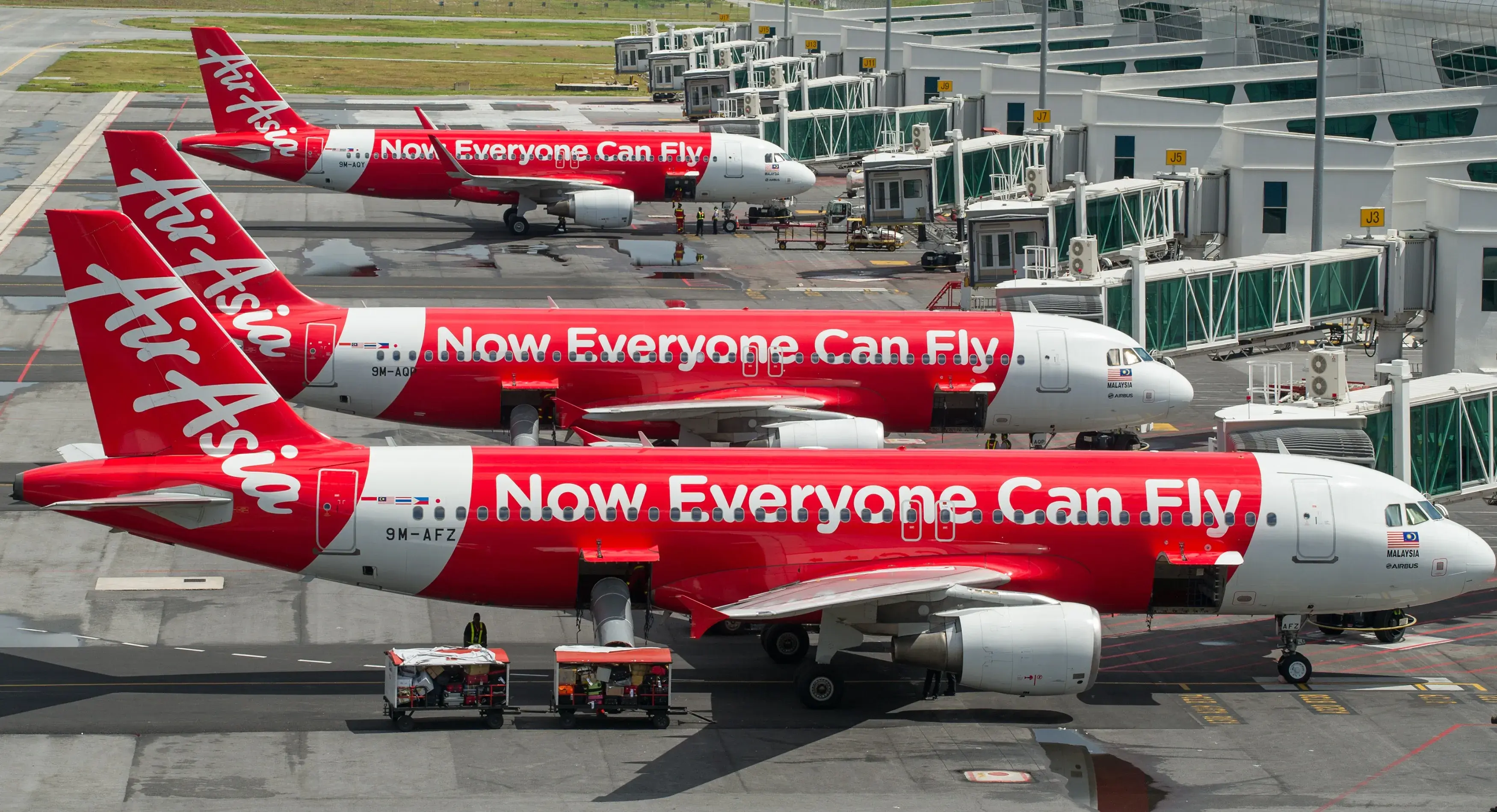 AirAsia: Καταρρέει η μετοχή της λόγω του κόστους καυσίμων – Πουλά νέα αεροσκάφη για ρευστότητα