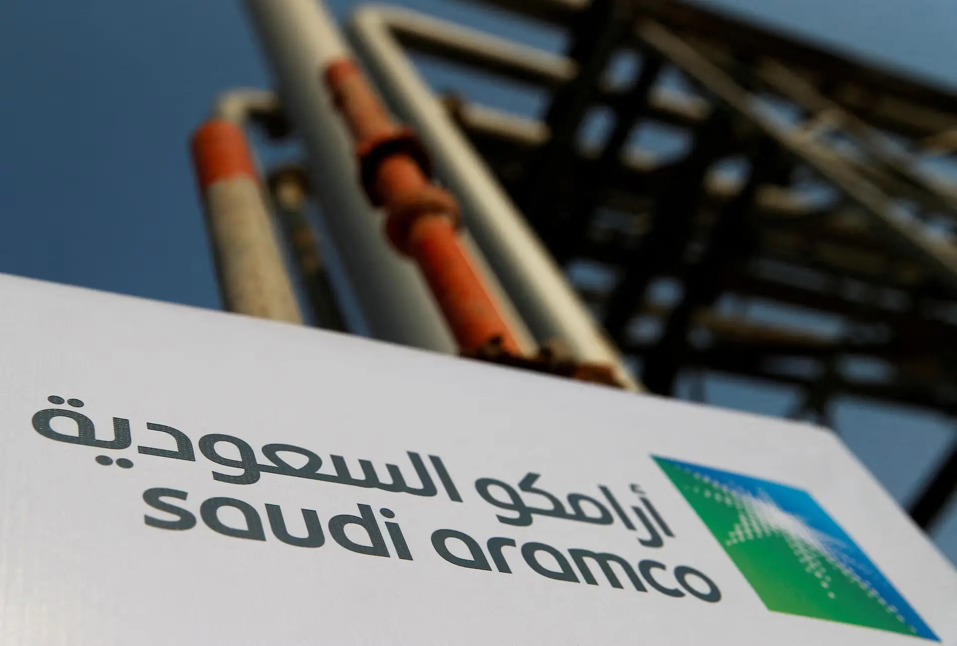 Saudi Aramco: 60 εκατ. βαρέλια πετρελαίου από το Ορμούζ μέσω Ομάν