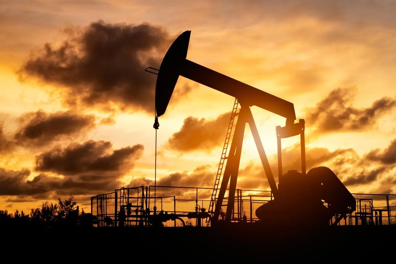 Πετρέλαιο και πληθωρισμός: Πώς μια άνοδος 10% στις τιμές μπορεί να επιβαρύνει τις τιμές καταναλωτή