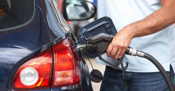 Η Αυστρία μειώνει και τον φόρο και το περιθώριο κέρδους στα καύσιμα για να τιθασεύσει την ακρίβεια