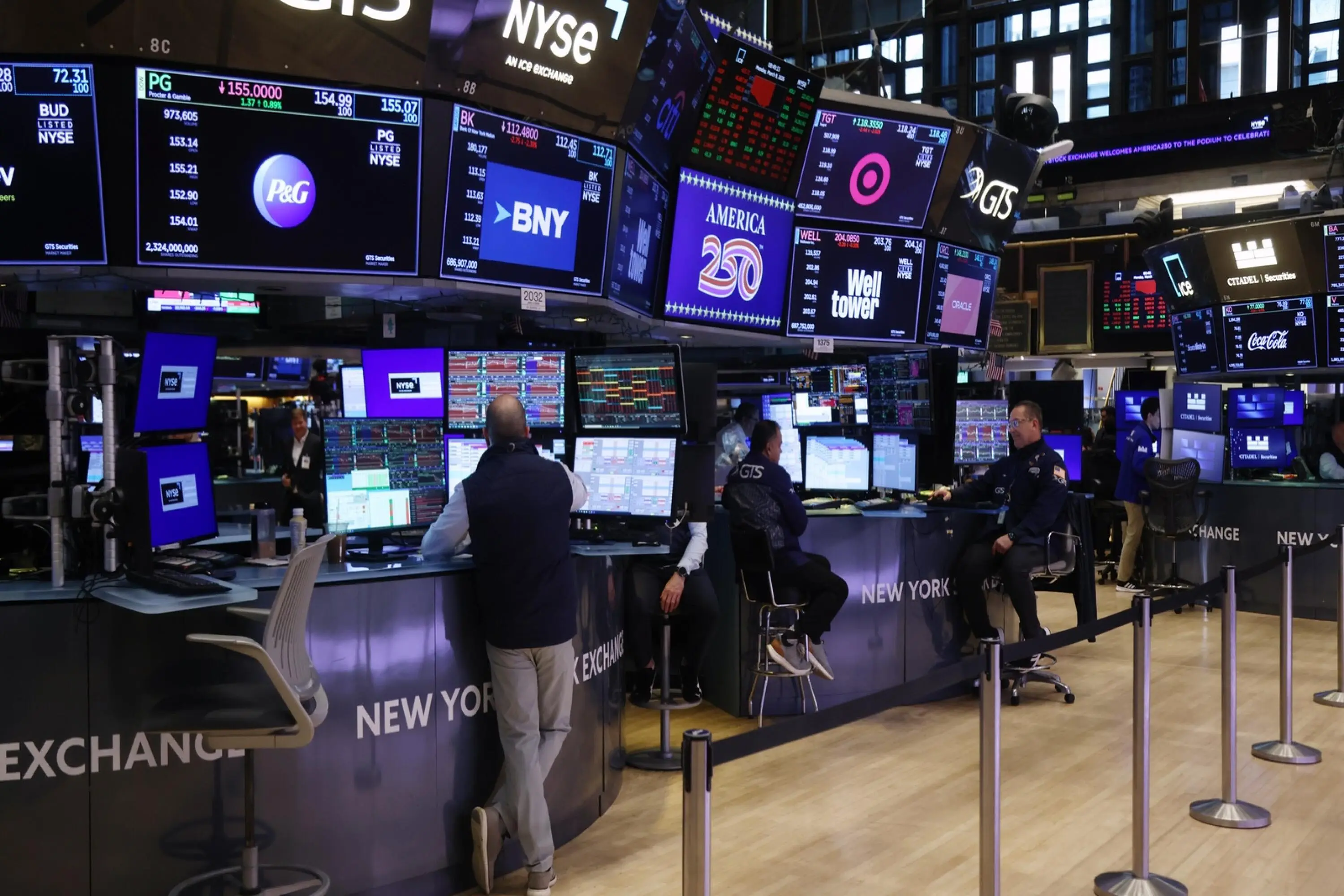 Νέες απώλειες στη Wall Street με φόντο το sell off στα μικροτσίπ