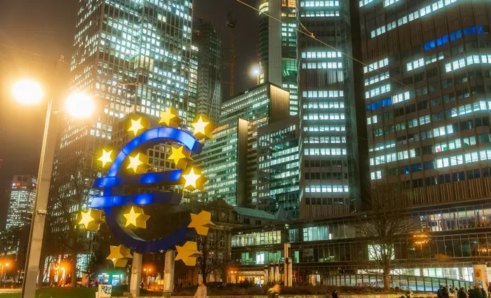 Reuters: Πέντε ερωτήσεις που καλείται να απαντήσει η ΕΚΤ