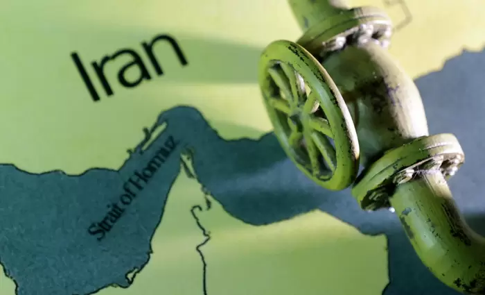 Στενά Ορμούζ: Τέλη διέλευσης για τα πλοία φέρεται να εξετάζει το Ιράν