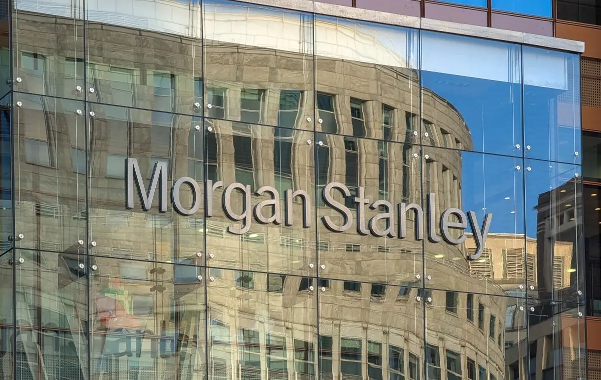 Morgan Stanley: Υποβαθμίζει την ενέργεια στην Ευρώπη και ανεβάζει το ποντάρισμα στις τράπεζες
