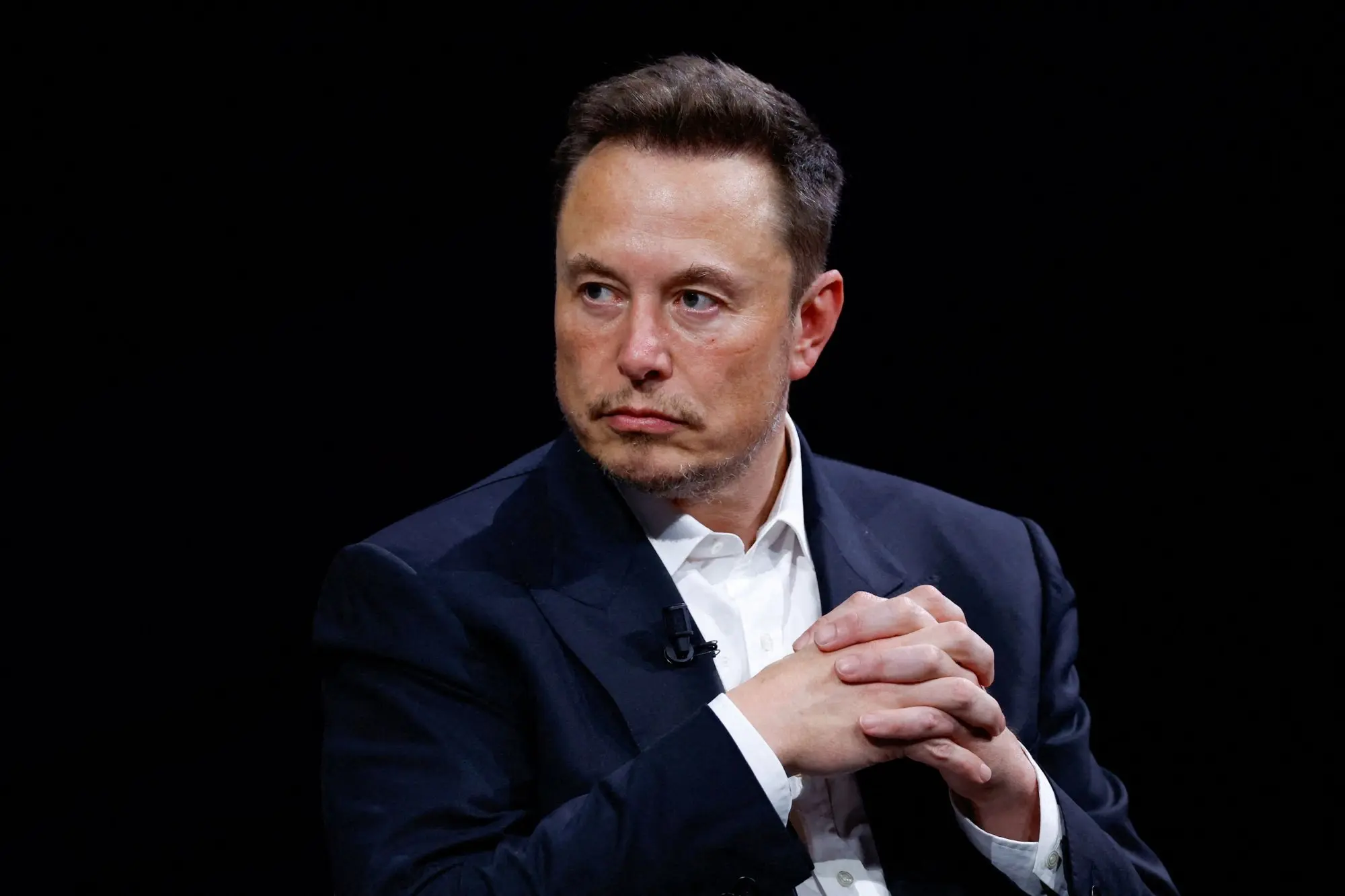 Μασκ: Τα χαμηλότερα κέρδη για την Tesla και η καθυστέρηση στα «ρομποταξί»
