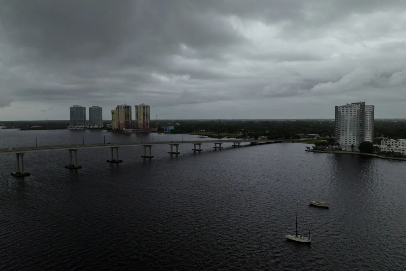 Τυφώνας Milton: 16 νεκροί, εκατομμύρια δίχως ρεύμα - Τα χειρότερα αποφεύχθηκαν