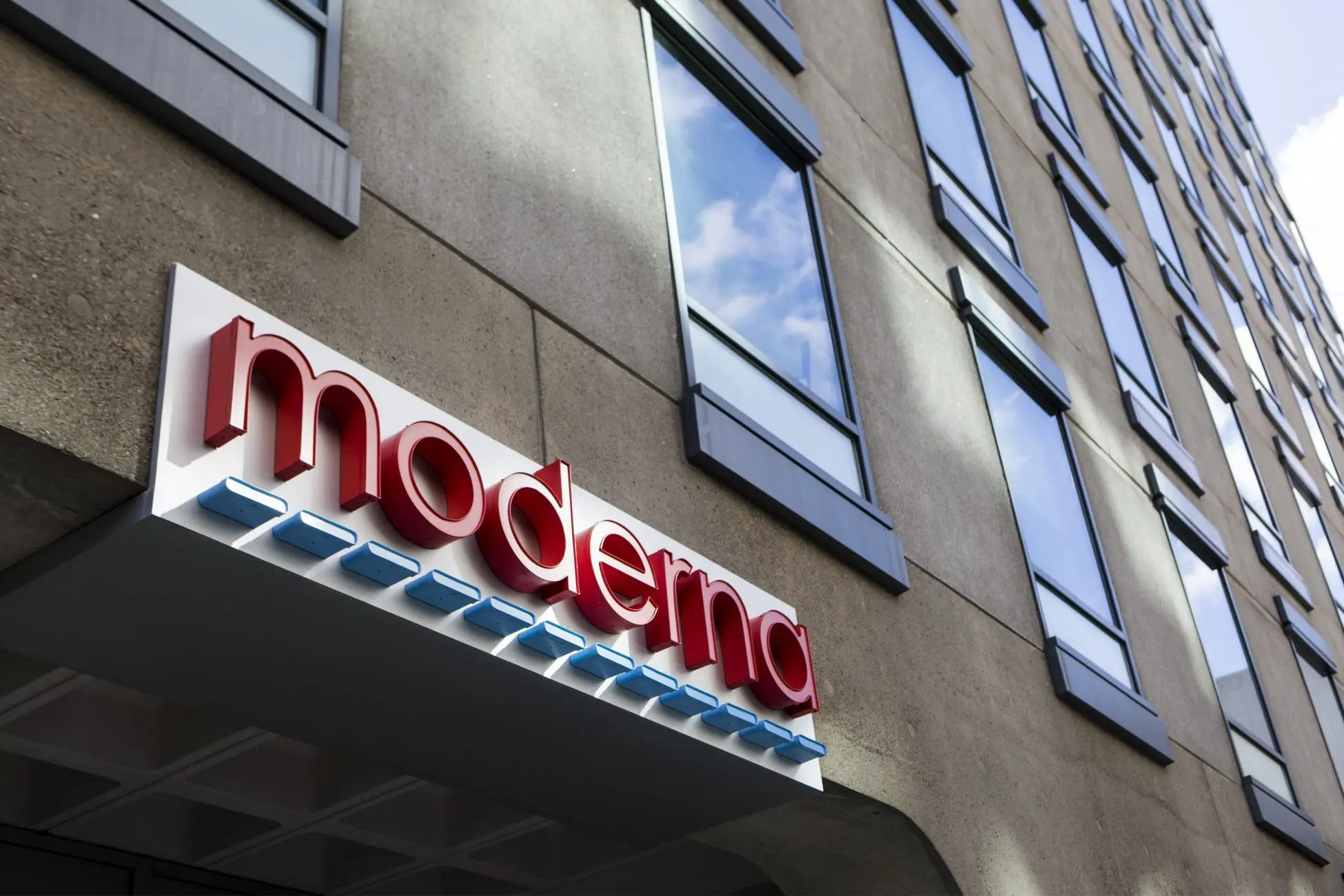 Moderna: Ένα στοίχημα που φιλοδοξεί να γράψει νέο κεφάλαιο στη μάχη κατά του καρκίνου – Το εμβόλιο mRNA και το ράλι της μετοχής