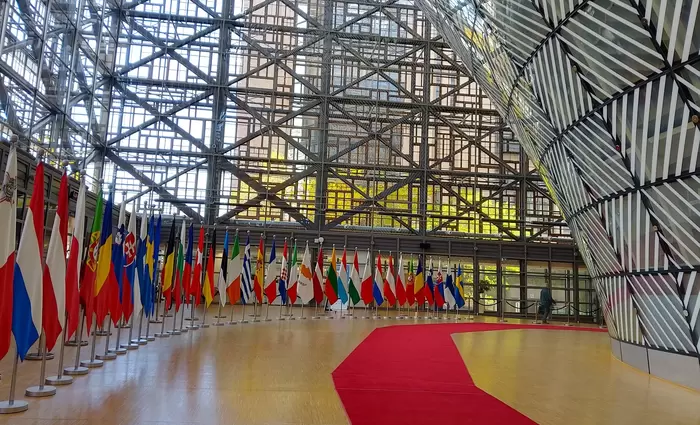 Γιατί αρκετά κράτη μέλη της ΕΕ απορρίπτουν τις νέες κυρώσεις κατά της Ρωσίας