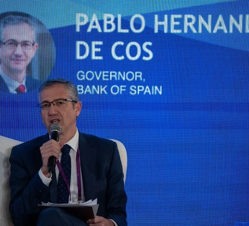 FT: Φαβορί ο Ισπανός Πάμπλο Ερνάντεθ ντε Κος για τη διαδοχή της Λαγκάρντ στην ΕΚΤ