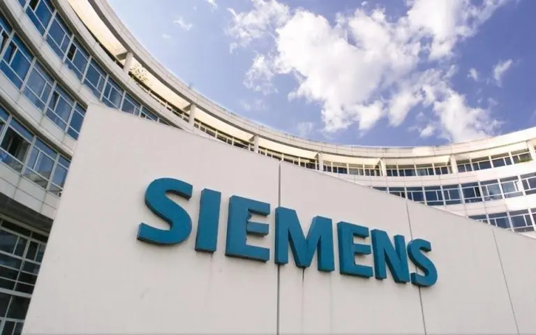 Προειδοποίηση από Siemens: Οι κανόνες της ΕΕ για την τεχνητή νοημοσύνη φρενάρουν τις επενδύσεις