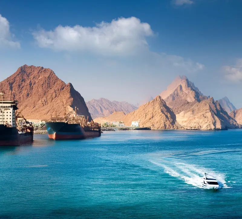 WSJ: Αμερικανική επιχείρηση με μαχητικά αεροσκάφη και ελικόπτερα για να ανοίξουν τα Στενά του Ορμούζ