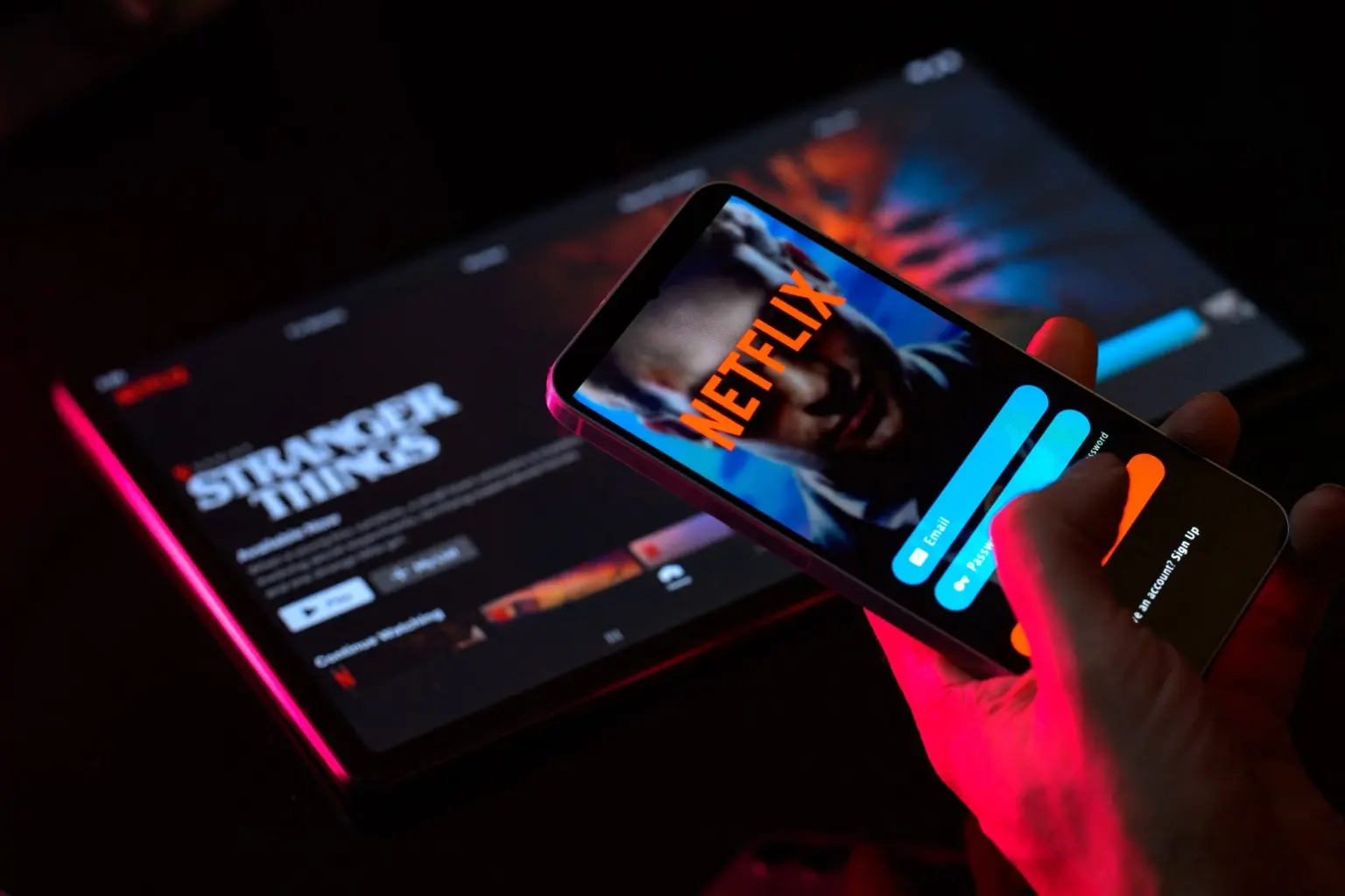 Netflix: Έξοδος στις αγορές με ομόλογο 1 δισ. δολαρίων εν μέσω επιβράδυνσης της ανάπτυξης