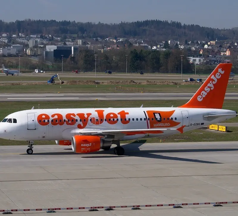 Η EasyJet βλέπει πτώση στις πωλήσεις του καλοκαιριού - Στα £25 εκατ. το κόστος καυσίμων μόνο τον Μάρτιο