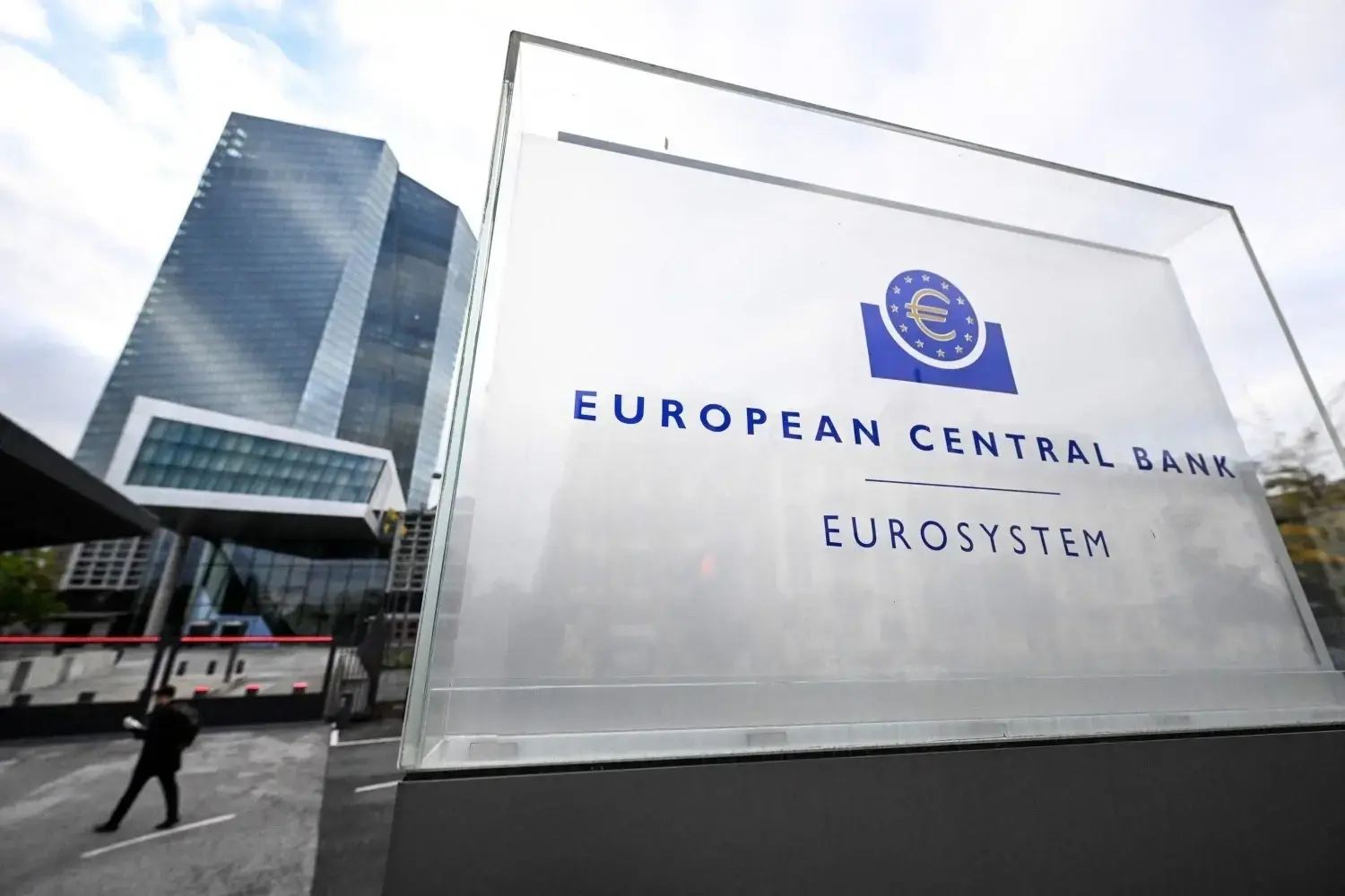 Γιατί είναι λάθος η αύξηση των επιτοκίων από την ΕΚΤ τον Ιούνιο