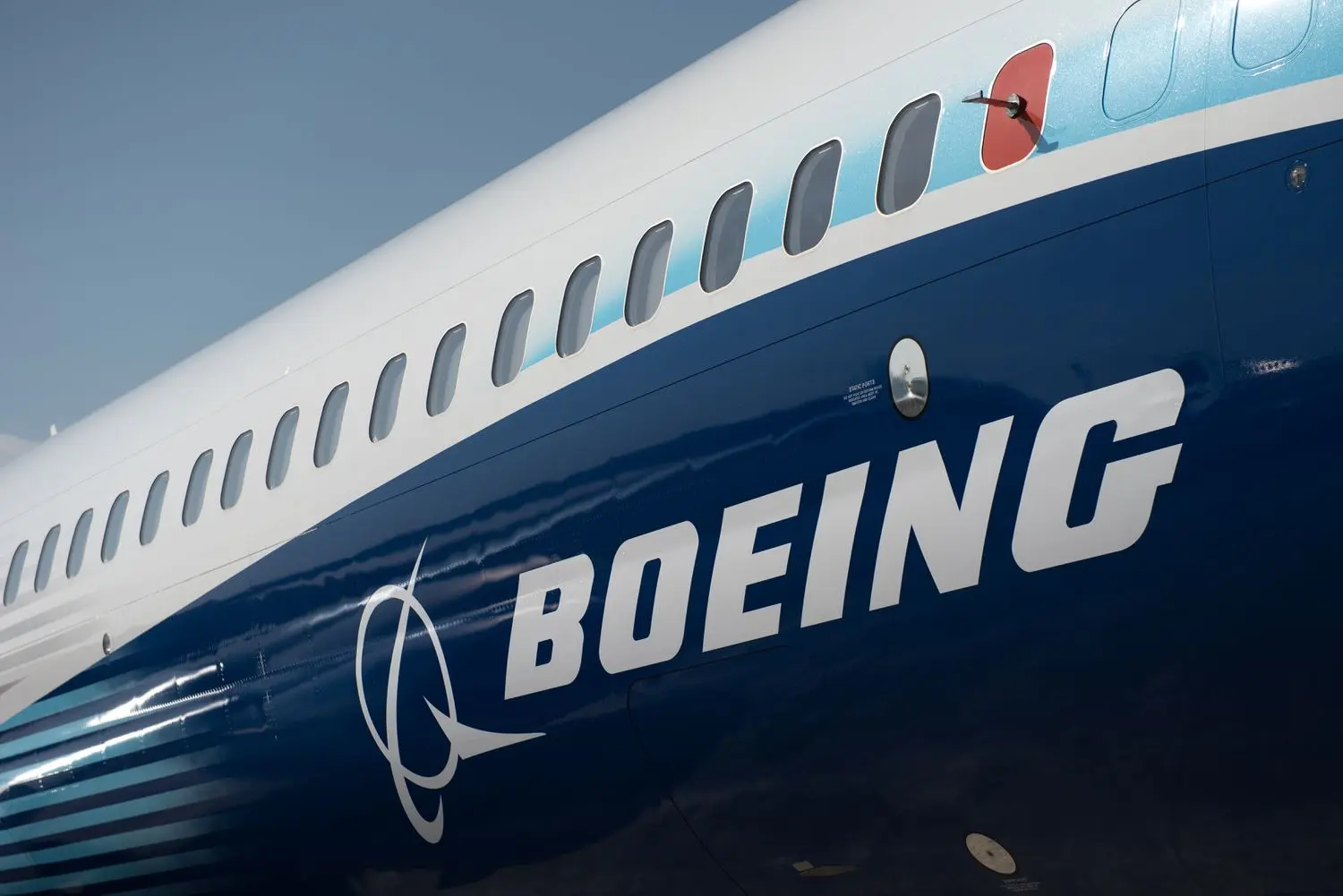 Boeing: Φρενάρουν οι απώλειες στις ταμειακές ροές με ώθηση από τις ισχυρότερες παραδόσεις αεροσκαφών