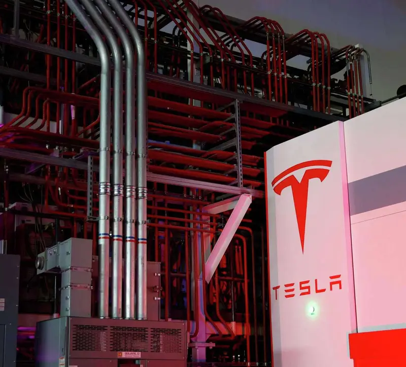 Tesla: Κέρδη πάνω από τις προβλέψεις και έσοδα 28 δισ. δολαρίων – Πτώση 3% στις πωλήσεις αυτοκινήτων
